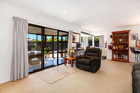 Photo of property in 72 Elizabeth Street, Waikanae, 5036