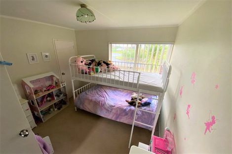 Photo of property in 5 Buisson Glade, West Harbour, Auckland, 0618