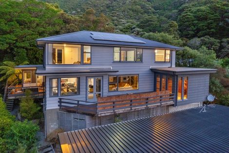 Photo of property in 212a Whites Line East, Waiwhetu, Lower Hutt, 5010