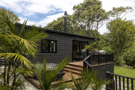 Photo of property in 12 Okoka Road, Omiha, Waiheke Island, 1081