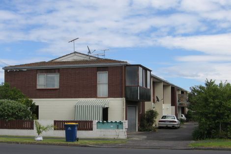 Photo of property in 2/772 Beach Road, Browns Bay, Auckland, 0630