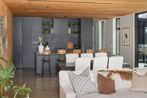 Photo of property in 81 Piha Road, Piha, New Lynn, 0772