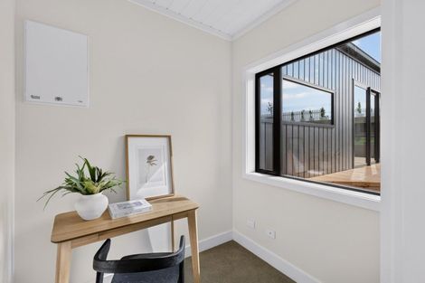 Photo of property in 21 Annie Aranui Drive, Poraiti, 4182