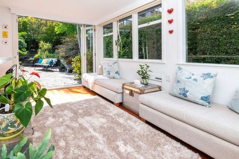 Photo of property in 10 Glenfern Road, Mellons Bay, Auckland, 2014