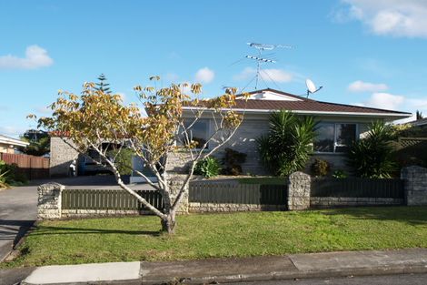 Photo of property in 2/26 Pegler Drive, Howick, Auckland, 2014