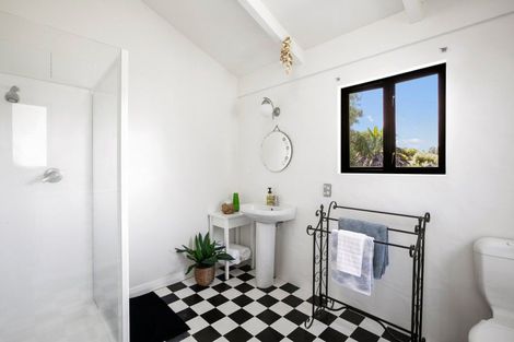 Photo of property in 7-9 Mace Terrace, Oakura, 4314