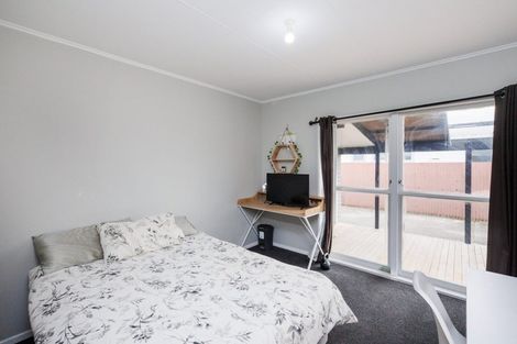 Photo of property in 73 Lockhart Avenue, Milson, Palmerston North, 4414