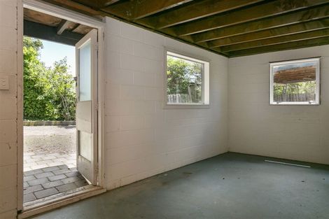 Photo of property in 60 Matuku Street, Two Mile Bay, Taupo, 3330