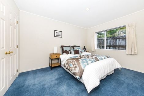 Photo of property in 1 Campian Place, Golflands, Auckland, 2013
