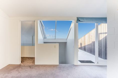 Photo of property in 28 Chelverton Terrace, Red Beach, 0932