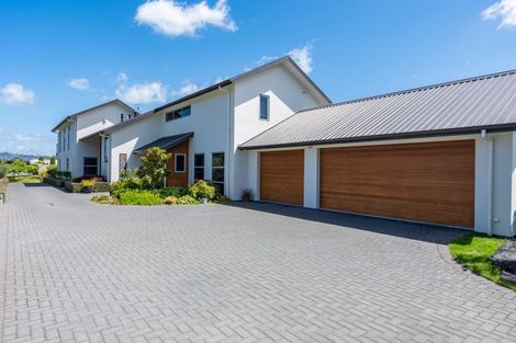Photo of property in 24 Pukenamu Road, Rainbow Point, Taupo, 3330