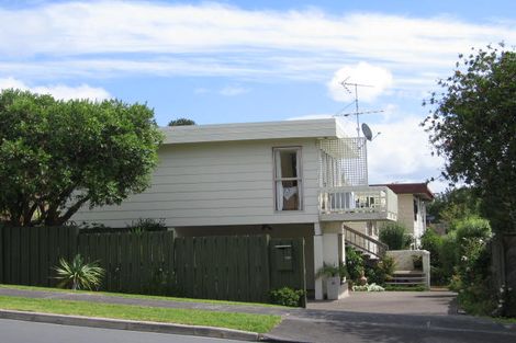 Photo of property in 2/164 Beach Road, Campbells Bay, Auckland, 0630