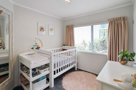 Photo of property in 6 Meadowcroft Grove, Johnsonville, Wellington, 6037