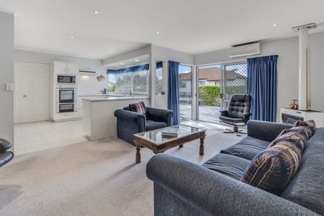 Photo of property in 18 Simmental Crescent, Somerville, Auckland, 2014