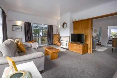 Photo of property in 3 Larsen Crescent, Tawa, Wellington, 5028