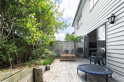 Photo of property in 1 Mana Lane, Pinehill, Auckland, 0632