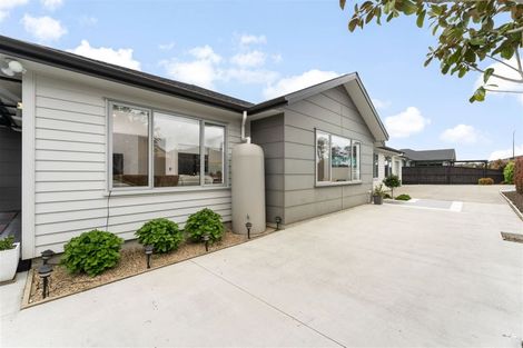 Photo of property in 4 Kauri Grove Drive, Kumeu, 0810