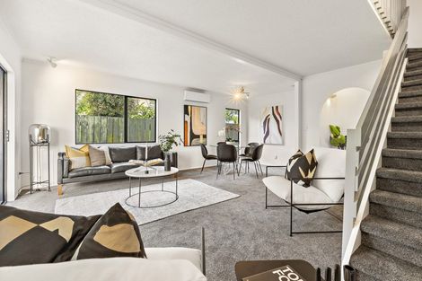 Photo of property in 2/66a Birkdale Road, Birkdale, Auckland, 0626