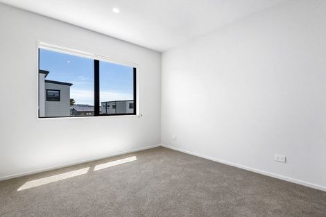 Photo of property in 12 George Cole Lane, Takanini, 2112