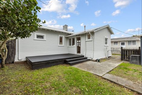 Photo of property in 36 Kingswood Street, Takaro, Palmerston North, 4412