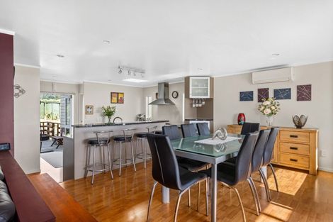 Photo of property in 47 Marine Parade South, Piha, 0772