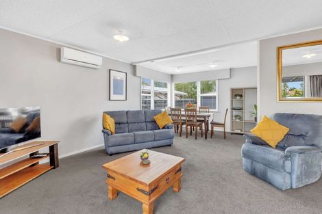 Photo of property in 8 Cohen Place, Milson, Palmerston North, 4414