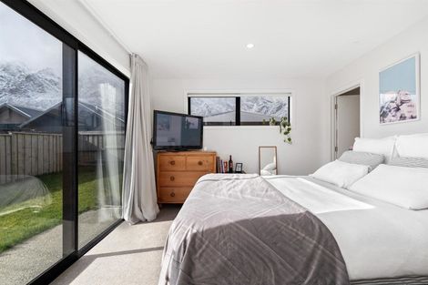 Photo of property in 43 Howden Drive, Jacks Point, 9371