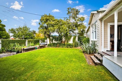 Photo of property in 24 Graham Avenue, Te Atatu Peninsula, Auckland, 0610