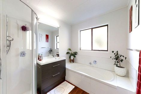 Photo of property in 323 Mangorei Road, Merrilands, New Plymouth, 4312