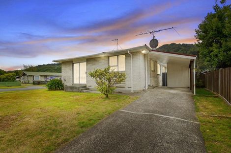 Photo of property in 102 Pasadena Crescent, Totara Park, Upper Hutt, 5018