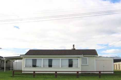 Photo of property in 47 Hartley Street, Foxton Beach, Foxton, 4815