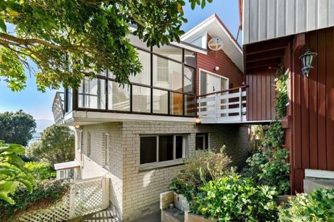 Photo of property in 24 Knoll Street, Island Bay, Wellington, 6023