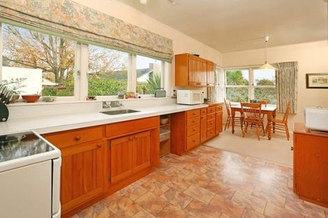 Photo of property in 175 View Road, Sunnyvale, Auckland, 0612