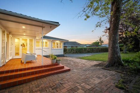 Photo of property in 16 Eversleigh Road, Belmont, Auckland, 0622