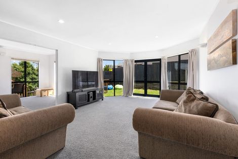 Photo of property in 6 Saunders Close, Whitby, Porirua, 5024