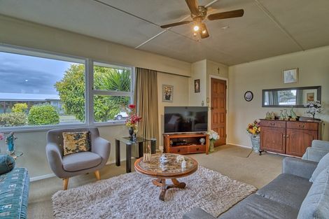 Photo of property in 2 Bennett Place, Onekawa, Napier, 4110