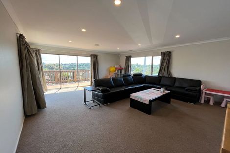 Photo of property in 2/23 Sunnyfield Crescent, Glenfield, Auckland, 0629