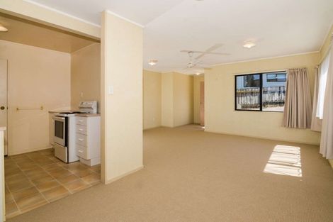 Photo of property in 10a Elizabeth Drive, West Harbour, Auckland, 0618