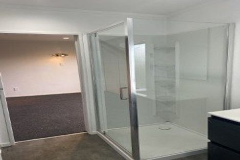 Photo of property in 9 Amery Place, West Harbour, Auckland, 0618