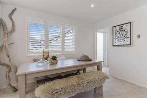 Photo of property in 32a Sandown Road, Rothesay Bay, Auckland, 0630
