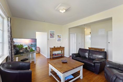Photo of property in 38 Marine Parade, Otaki Beach, Otaki, 5512