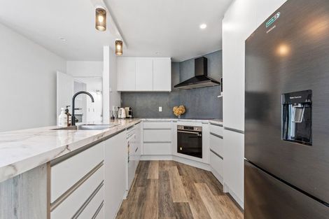 Photo of property in 121 Tauranga Place, Orewa, 0931