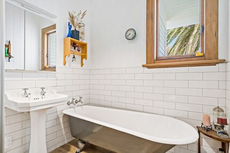 Photo of property in 34 Seaview Avenue, Northcote, Auckland, 0627