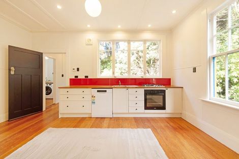 Photo of property in 13 Cave Road, Houghton Bay, Wellington, 6023