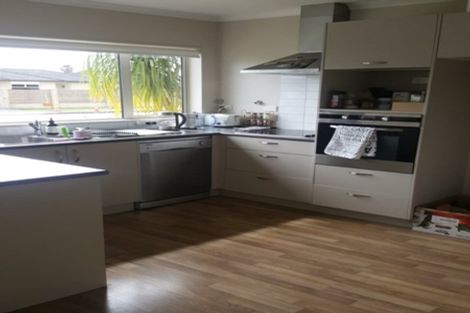 Photo of property in 10 Centreway Road, Orewa, 0931