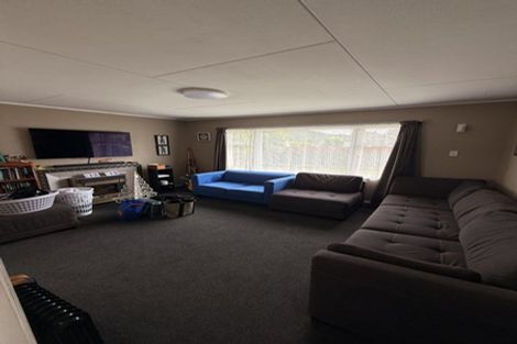 Photo of property in 27 Russell Road, Wainuiomata, Lower Hutt, 5014