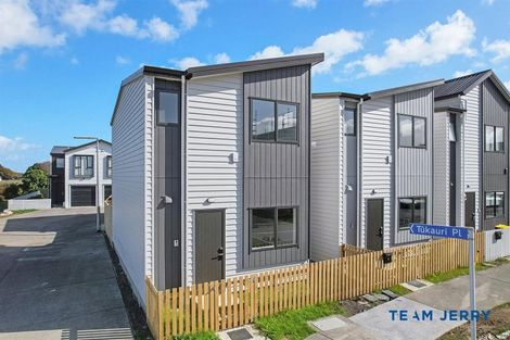 Photo of property in 2 Tukauri Place, Papakura, 2110