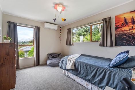 Photo of property in 13 Hiwihau Place, Glenfield, Auckland, 0629