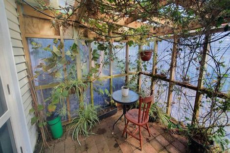 Photo of property in 22 Banks Street, Marfell, New Plymouth, 4310