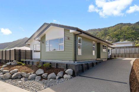 Photo of property in 43 Matenga Street, Waikanae, 5036